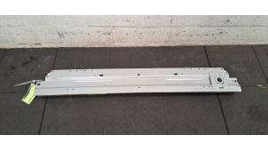 Begagnade Främre stötfångarram Landrover Range Rover Velar (LY) 2.0 D180 AWD Pris € 199,65 Inklusive moms erbjuds av Autohandel Didier