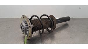 Gebruikte Schokdemper rechts-voor Mini Mini (F56) 1.5 12V One Prijs € 133,10 Inclusief btw aangeboden door Autohandel Didier