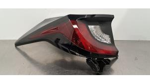 Używane Tylne swiatlo pozycyjne lewe Toyota Yaris IV (P21/PA1/PH1) 1.5 12V Hybrid 115 Cena € 199,65 Z VAT oferowane przez Autohandel Didier