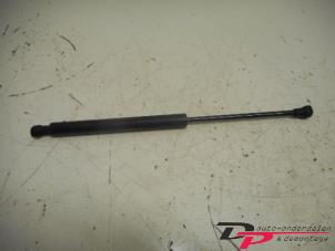 Gebruikte Motorkapdemper links Renault Espace (JK) 2.2 dCi 16V Prijs € 9,00 Margeregeling aangeboden door DP Auto-onderdelen & Demontage