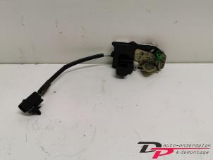 Używane Mechanizm blokady drzwi prawych wersja 2-drzwiowa MG ZR 1.4 16V 105 Cena € 27,00 Procedura marży oferowane przez DP Auto-onderdelen & Demontage