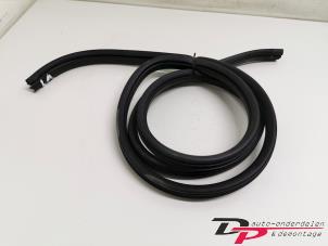 Gebruikte Portierrubber 4Deurs links-achter Suzuki SX4 (EY/GY) 1.6 DDiS Prijs € 18,00 Margeregeling aangeboden door DP Auto-onderdelen & Demontage