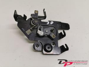 Begagnade Låsmekanism, skjutdörr, höger Renault Trafic New (FL) 1.9 dCi 100 16V Pris € 18,00 Marginaltabell erbjuds av DP Auto-onderdelen & Demontage