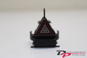 Begagnade Nödbelysningsbrytare Mercedes A (W169) 1.7 A-170 5-Drs. Pris € 4,25 Marginaltabell erbjuds av DP Auto-onderdelen & Demontage