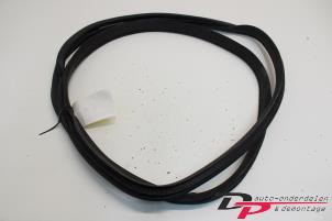 Begagnade Dörrtätning, 4-dörrars, vänster bak Mercedes A (W169) 1.7 A-170 5-Drs. Pris € 12,75 Marginaltabell erbjuds av DP Auto-onderdelen & Demontage