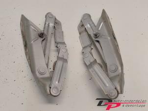 Używane Zawias pokrywy silnika Audi TT Roadster (8J9) 2.0 TFSI 16V Cena € 21,25 Procedura marży oferowane przez DP Auto-onderdelen & Demontage