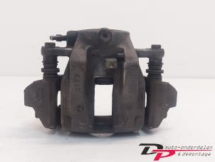 Begagnade Främre bromsok, vänster Mercedes B (W245) 1.7 B-170 16V Pris € 8,40 Marginaltabell erbjuds av DP Auto-onderdelen & Demontage