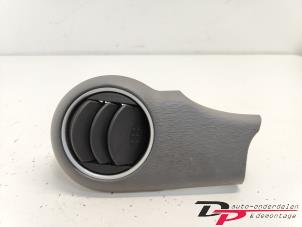 Gebruikte Luchtrooster Dashboard Hyundai i10 (F5) 1.1i 12V Prijs € 9,00 Margeregeling aangeboden door DP Auto-onderdelen & Demontage