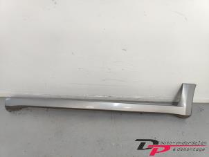 Gebruikte Zijskirt rechts Mitsubishi Outlander (CU) 2.0 16V 4x2 Prijs € 30,00 Margeregeling aangeboden door DP Auto-onderdelen & Demontage