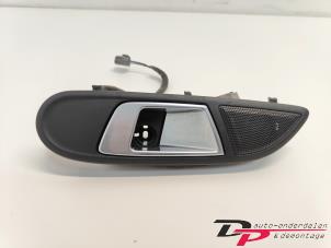 Gebruikte Portiergreep 4Deurs links-voor Ford Fiesta 6 (JA8) 1.6 TDCi 16V ECOnetic Prijs € 13,00 Margeregeling aangeboden door DP Auto-onderdelen & Demontage