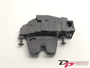 Gebruikte Achterklep Slotmechaniek Peugeot 308 (4A/C) 1.6 VTI 16V Prijs € 15,00 Margeregeling aangeboden door DP Auto-onderdelen & Demontage