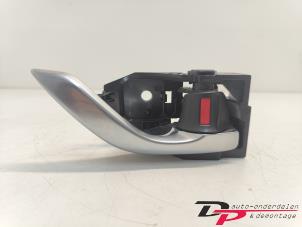 Gebruikte Portiergreep 4Deurs rechts-voor Mazda CX-5 I (KE,GH) 2.2 Skyactiv D 175 16V 4WD Prijs € 12,00 Margeregeling aangeboden door DP Auto-onderdelen & Demontage