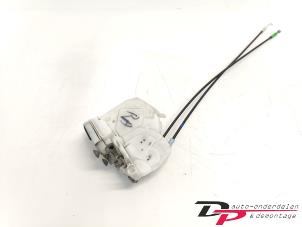 Begagnade Dörrmekanism, 4-dörrars, höger bak Daihatsu Cuore (L251/271/276) 1.0 12V DVVT Pris € 14,00 Marginaltabell erbjuds av DP Auto-onderdelen & Demontage