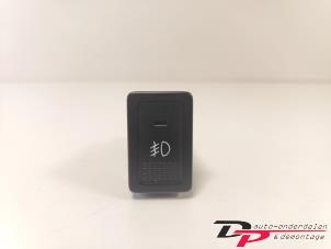 Gebruikte Schakelaar Mistlamp Suzuki Swift (ZA/ZC/ZD1/2/3/9) 1.3 VVT 16V Prijs € 5,00 Margeregeling aangeboden door DP Auto-onderdelen & Demontage