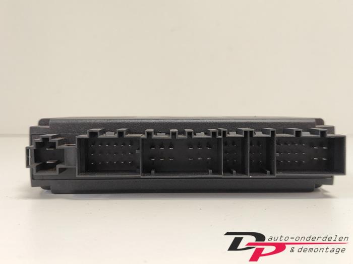 Dator , karosskontroll (BCM) från en Volkswagen Phaeton (3D) 3.2 V6 30V 2004