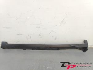 Gebruikte Zijskirt links Nissan X-Trail (T32) 1.6 DIG-T 16V Prijs € 45,00 Margeregeling aangeboden door DP Auto-onderdelen & Demontage