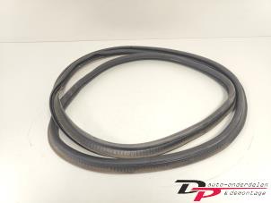 Gebruikte Achterkleprubber Renault Clio III (BR/CR) 1.2 16V 75 Prijs € 15,00 Margeregeling aangeboden door DP Auto-onderdelen & Demontage