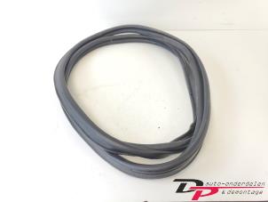 Gebruikte Achterkleprubber Renault Clio IV Estate/Grandtour (7R) 1.5 Energy dCi 90 FAP Prijs € 20,00 Margeregeling aangeboden door DP Auto-onderdelen & Demontage