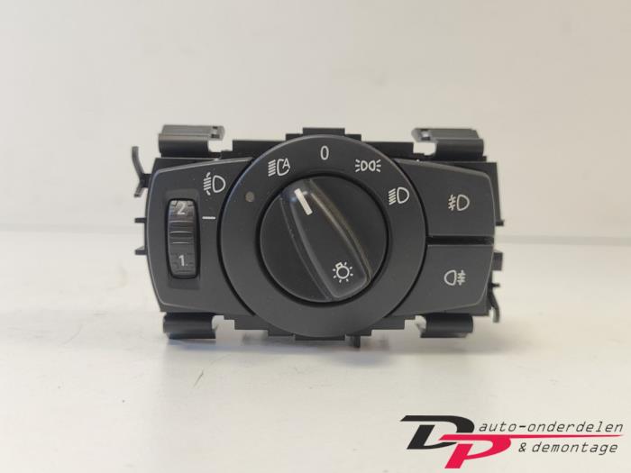 Light switch from a BMW 1 serie (E81) 116i 1.6 16V 2008