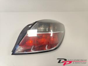 Gebruikte Achterlicht rechts Opel Astra H GTC (L08) 1.4 16V Twinport Prijs € 15,00 Margeregeling aangeboden door DP Auto-onderdelen & Demontage