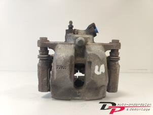 Używane Zacisk hamulcowy lewy tyl Landrover Discovery III (LAA/TAA) 2.7 TD V6 Cena € 27,96 Procedura marży oferowane przez DP Auto-onderdelen & Demontage