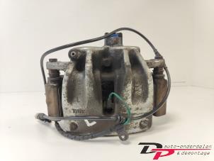 Używane Zacisk hamulcowy lewy przód Landrover Discovery III (LAA/TAA) 2.7 TD V6 Cena € 27,96 Procedura marży oferowane przez DP Auto-onderdelen & Demontage