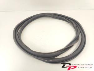 Gebruikte Achterkleprubber Renault Clio IV Estate/Grandtour (7R) 0.9 Energy TCE 12V Prijs € 20,00 Margeregeling aangeboden door DP Auto-onderdelen & Demontage