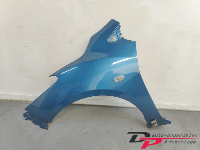 Framskärm, vänster från en Mazda 2 (DE) 1.3 16V MZR 2011