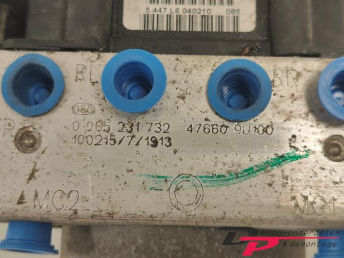 Pompa ABS z Nissan Note (E11) 1.4 16V 2010