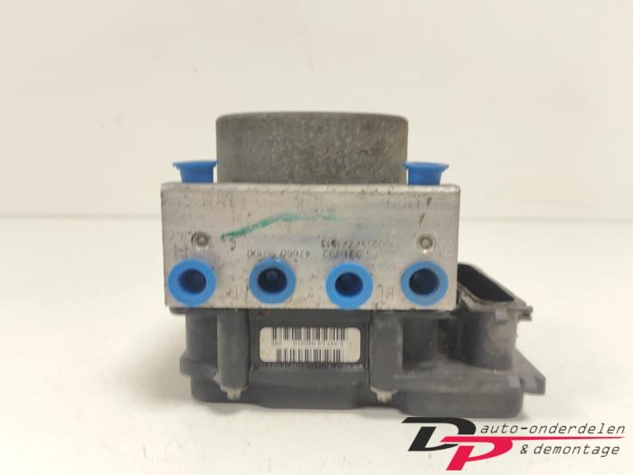 Pompa ABS z Nissan Note (E11) 1.4 16V 2010