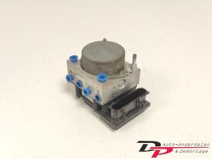 Używane Pompa ABS Nissan Note (E11) 1.4 16V Cena € 20,00 Procedura marży oferowane przez DP Auto-onderdelen & Demontage