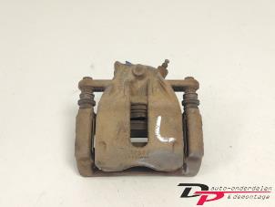 Używane Zacisk hamulcowy lewy przód Nissan Note (E11) 1.4 16V Cena € 14,00 Procedura marży oferowane przez DP Auto-onderdelen & Demontage