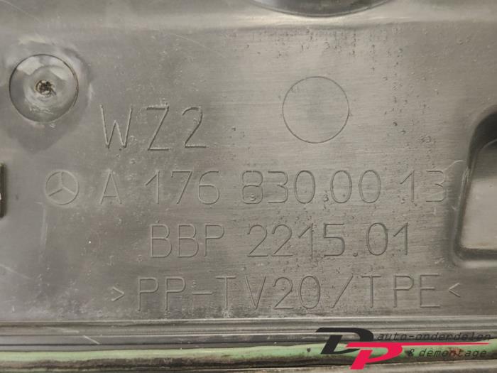 Paravent van een Mercedes-Benz CLA Shooting Brake (117.9) 2.2 CLA-200 CDI, 200 d 16V 2015