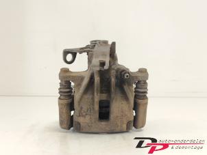 Używane Zacisk hamulcowy prawy tyl Renault Trafic (1FL/2FL/3FL/4FL) 1.6 dCi Twin Turbo Cena € 20,57 Z VAT oferowane przez DP Auto-onderdelen & Demontage