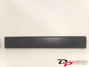 Gebruikte Sierstrip Renault Trafic (1FL/2FL/3FL/4FL) 1.6 dCi Twin Turbo Prijs € 29,04 Inclusief btw aangeboden door DP Auto-onderdelen & Demontage