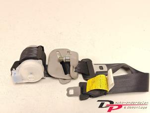 Gebruikte Veiligheidsgordel midden-achter Daihatsu Sirion 2 (M3) 1.3 16V DVVT Prijs € 14,00 Margeregeling aangeboden door DP Auto-onderdelen & Demontage
