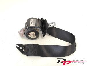Gebruikte Veiligheidsgordel midden-achter BMW 3 serie (E90) 318i 16V Prijs € 8,00 Margeregeling aangeboden door DP Auto-onderdelen & Demontage