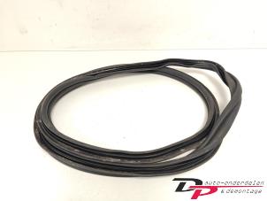 Gebruikte Achterkleprubber Renault Clio IV (5R) 0.9 Energy TCE 90 12V Prijs € 15,00 Margeregeling aangeboden door DP Auto-onderdelen & Demontage