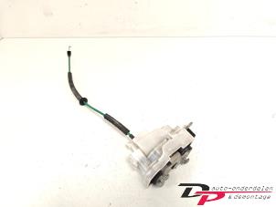 Używane Mechanizm blokady drzwi prawych przednich wersja 4-drzwiowa Alfa Romeo 159 (939AX) 1.8 MPI 16V Cena € 20,00 Procedura marży oferowane przez DP Auto-onderdelen & Demontage