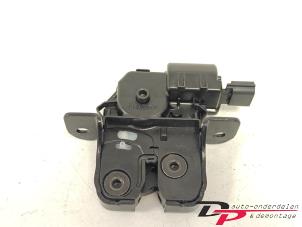 Gebruikte Slotmechaniek Achterklep Renault Twingo II (CN) 1.2 16V Prijs € 9,00 Margeregeling aangeboden door DP Auto-onderdelen & Demontage