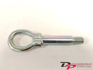 Gebruikte Sleepoog voor Skoda Fabia II Combi 1.2 TSI Prijs € 7,00 Margeregeling aangeboden door DP Auto-onderdelen & Demontage