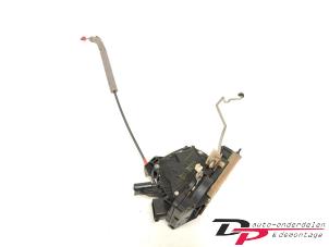 Używane Mechanizm blokady drzwi lewych przednich wersja 4-drzwiowa Jaguar X-type 2.5 V6 24V Cena € 60,00 Procedura marży oferowane przez DP Auto-onderdelen & Demontage