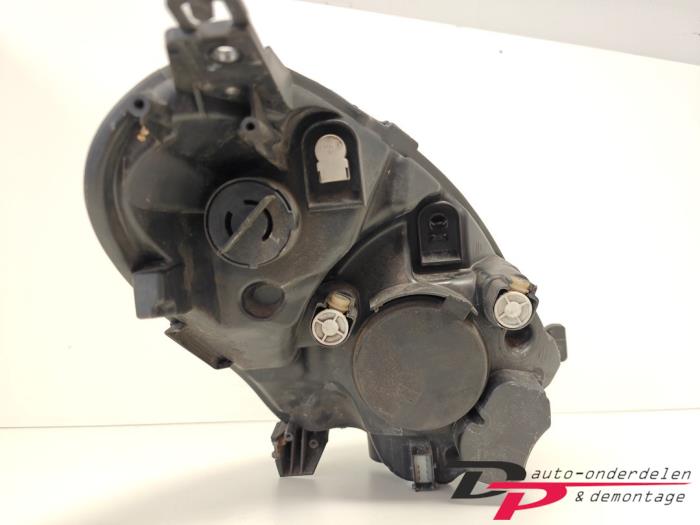 Strålkastare, vänster från en Suzuki Splash 1.0 12V 2009