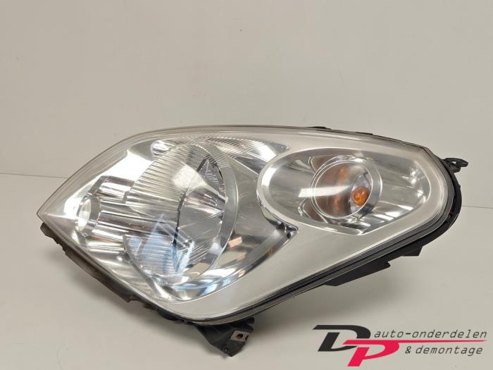 Strålkastare, vänster från en Suzuki Splash 1.0 12V 2009