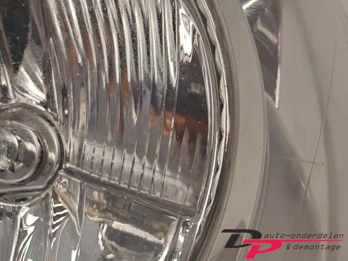 Strålkastare, vänster från en Suzuki Splash 1.0 12V 2009