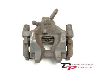 Gebruikte Remklauw (Tang) links-achter Mercedes C Estate (S204) 2.2 C-200 CDI 16V BlueEFFICIENCY Prijs € 15,00 Margeregeling aangeboden door DP Auto-onderdelen & Demontage