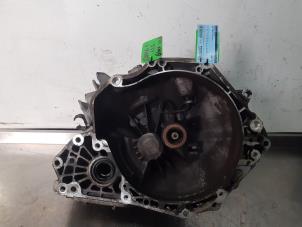 Gebruikte Versnellingsbak Opel Corsa E 1.2 16V Prijs € 450,00 Margeregeling aangeboden door Uittenbogaard onderdelen BV