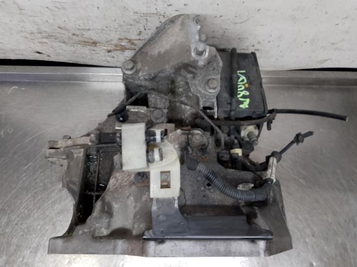 Växellåda från en Ford Fiesta 6 (JA8) 1.0 SCI 12V 80 2013