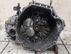 Gebruikte Versnellingsbak Renault Trafic (1EL) 1.6 dCi 125 Twin Turbo Prijs € 950,00 Margeregeling aangeboden door Uittenbogaard onderdelen BV