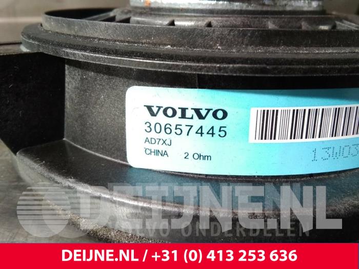 Högtalare från en Volvo Diversen 2004